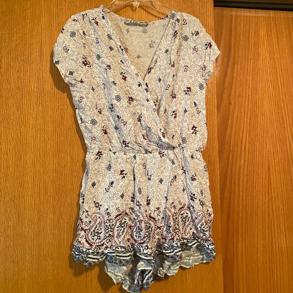 Romper white blue and burgundy.